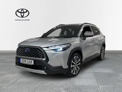 Silver metallic (1l0) Begagnad 2022 Toyota Corolla Cross Style SUV | 389 900 kr (Marknadspris)