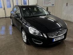 Svart Begagnad 2013 Volvo V60 Momentum Kombi | 95 000 kr (Marknadspris)