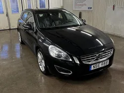 Svart Begagnad 2013 Volvo V60 Momentum Kombi | 95 000 kr (Marknadspris)