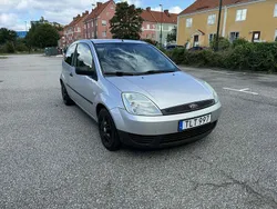 Silver Begagnad 2004 Ford Fiesta Halvkombi | 22 000 kr (Marknadspris)