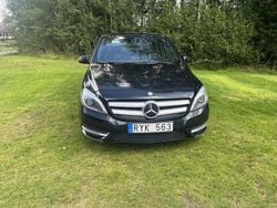 Svart Begagnad 2014 Mercedes B200 Minibuss | 80 000 kr (Marknadspris)