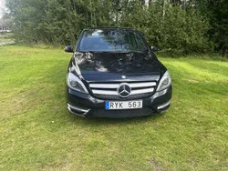 Svart Begagnad 2014 Mercedes B200 Minibuss | 88 000 kr (Marknadspris)