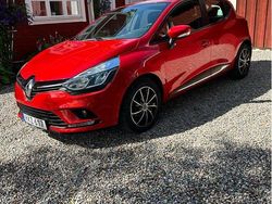 Röd Begagnad 2019 Renault Clio IV Zen Halvkombi | 108 000 kr (Marknadspris)