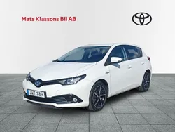 Vit Begagnad 2017 Toyota Auris Hybrid Touch Halvkombi | 169 000 kr (Marknadspris)
