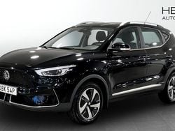 Svart (black) Begagnad 2022 MG ZS Luxury Sedan | 239 900 kr (Marknadspris)