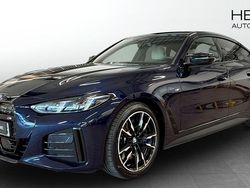 Blå (blue) Begagnad 2025 BMW i4 M Sport Sedan | 688 700 kr (Dyr)