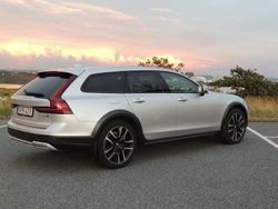 Silver Begagnad 2022 Volvo V90 CC Kombi | 394 000 kr (Marknadspris)