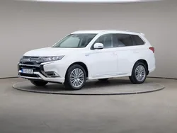 Vit Begagnad 2019 Mitsubishi Outlander P-HEV Comfort Edition SUV | 239 000 kr