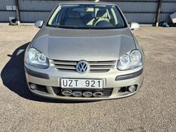 Grå Begagnad 2004 VW Golf IV Trendline Halvkombi | 16 000 kr (Bra pris)