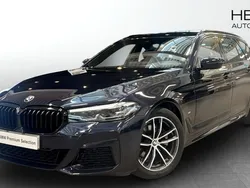 Svart (black) Begagnad 2021 BMW 520 M Sport Kombi | 364 700 kr (Marknadspris)