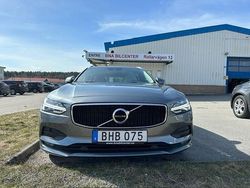 Grå Begagnad 2018 Volvo V90 Momentum Kombi | 181 000 kr (Marknadspris)
