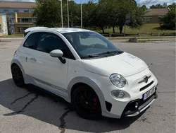 Vit Begagnad 2021 Abarth 695 70th Anniversary Halvkombi | 235 000 kr