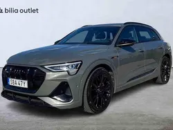 Grå Begagnad 2023 Audi e-tron SUV | 519 900 kr