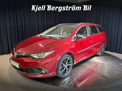 Röd Begagnad 2018 Toyota Auris Touring Sports Comfort Kombi | 174 900 kr (Marknadspris)