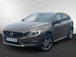 Brun Begagnad 2015 Volvo V60 CC Summum Kombi | 179 900 kr (Lite dyr)