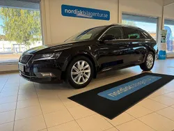 Svart Begagnad 2017 Skoda Superb Business Line Kombi | 199 900 kr (Marknadspris)