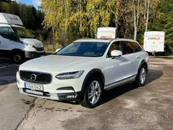 Vit Begagnad 2018 Volvo V90 CC Momentum Kombi | 245 000 kr (Marknadspris)