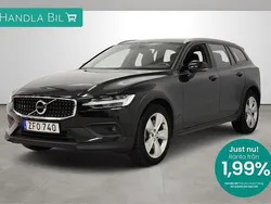 Svart Begagnad 2022 Volvo V60 CC Momentum Kombi | 399 900 kr (Marknadspris)
