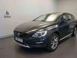 Grå Begagnad 2018 Volvo V60 CC Kombi | 249 500 kr