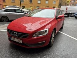 Röd Begagnad 2014 Volvo V60 Kinetic Kombi | 115 000 kr (Marknadspris)