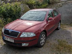 Röd Begagnad 2005 Skoda Octavia Halvkombi | 19 000 kr (Bra pris)