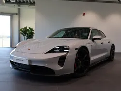 Ljusgrå (white) Begagnad 2022 Porsche Taycan GTS Sedan | 1 175 000 kr (Marknadspris)