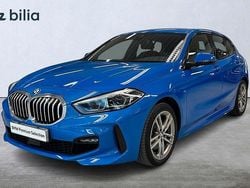 Blå (misano blue metallic) Begagnad 2022 BMW 118 M Sport Halvkombi | 279 900 kr (Lite dyr)