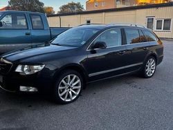 Svart Begagnad 2013 Skoda Superb Ambition Kombi | 85 000 kr (Marknadspris)