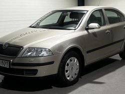 Ljusbrun Begagnad 2005 Skoda Octavia Halvkombi | 29 900 kr (Marknadspris)
