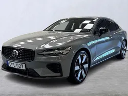 Grå Begagnad 2024 Volvo S60 Plus Sedan | 469 000 kr (Bra pris)