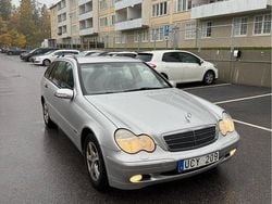 Grå Begagnad 2003 Mercedes C180 Kombi | 32 500 kr (Marknadspris)