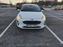 Vit Begagnad 2018 Ford Fiesta Halvkombi | 139 000 kr (Marknadspris)