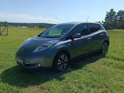 Grå Begagnad 2017 Nissan Leaf Tekna Halvkombi | 85 000 kr (Marknadspris)