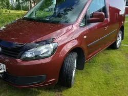 Röd Begagnad 2013 VW Caddy Minibuss | 99 500 kr (Lite dyr)
