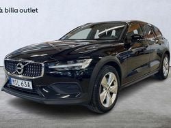 Svart Begagnad 2022 Volvo V60 CC Kombi | 279 900 kr (Superpris)