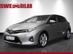 Ljusgrå Begagnad 2013 Toyota Auris Multidrive S Halvkombi | 139 900 kr (Bra pris)