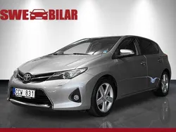 Ljusgrå Begagnad 2013 Toyota Auris Multidrive S Halvkombi | 139 900 kr (Bra pris)