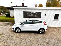 Vit Begagnad 2017 Ford Fiesta Titanium Halvkombi | 109 900 kr (Bra pris)