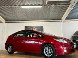 Mörkröd Begagnad 2009 Toyota Prius Halvkombi | 89 900 kr (Marknadspris)