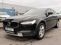 Svart Begagnad 2018 Volvo V90 CC Momentum Kombi | 169 000 kr