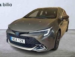 Grön Begagnad 2025 Toyota Corolla Style Kombi | 344 800 kr (Marknadspris)
