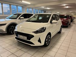 Vit Begagnad 2024 Hyundai i10 Advanced Halvkombi | 169 900 kr (Marknadspris)
