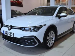 Vit Begagnad 2022 VW Golf Alltrack Kombi | 269 000 kr (Marknadspris)
