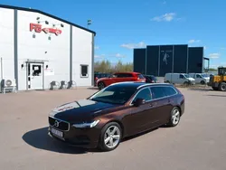 Mörkbrun Begagnad 2018 Volvo V90 Momentum Kombi | 199 900 kr (Marknadspris)