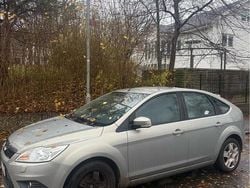Grå Begagnad 2010 Ford Focus Halvkombi | 12 500 kr (Superpris)