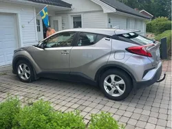 Grå Begagnad 2017 Toyota C-HR Active SUV | 185 000 kr (Bra pris)