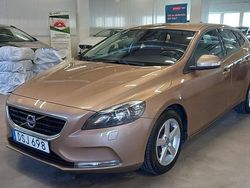 Brun Begagnad 2013 Volvo V40 Kinetic Kombi | 69 999 kr (Marknadspris)