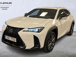 Vit Begagnad 2025 Lexus UX 300h Sport Design Packet SUV | 395 000 kr