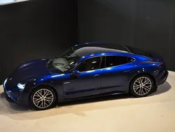 Blå Begagnad 2021 Porsche Taycan Performance Package Sedan | 678 900 kr (Marknadspris)