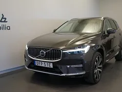 Grå Begagnad 2025 Volvo XC60 Plus SUV | 599 500 kr (Marknadspris)